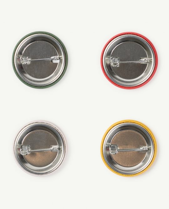BUTTON WHITE BADGE